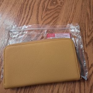 Thirty-one Benjamin wallet